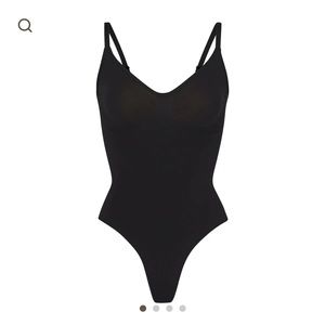 NWT SKIMS Sculpting Thong Bodysuit Size S/M in ONYX